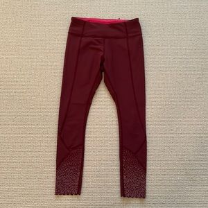 Lululemon low waisted maroon size 6 cropped leggings